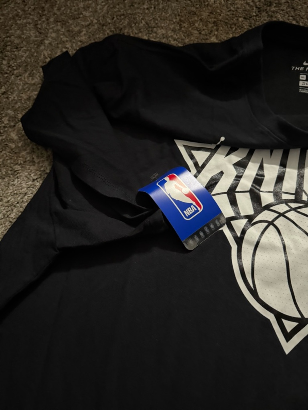 Nike Black New York Knicks Graphic Tee with Red Star Accents - Picture 2 of 6